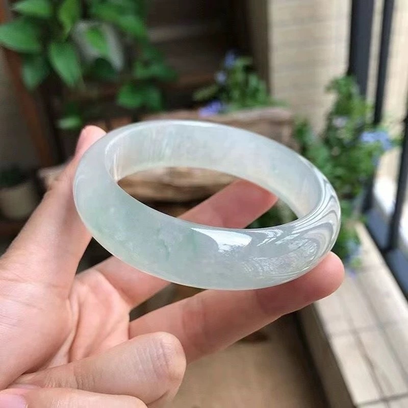 Bracelets - 翡翠の女性用ブレスレット、丸型、半透明、ビルマの古い鉱山産、花柄模様、氷のようなワックス状のジェダイト。