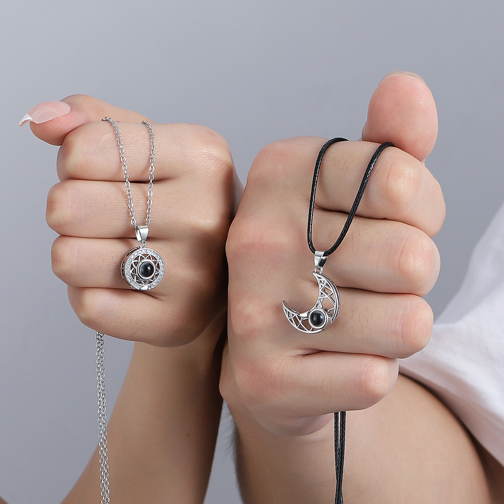 Magnetic Couple Matching Necklaces - 2個セット 磁気 カップル マッチング ネックレス 100ヶ国語