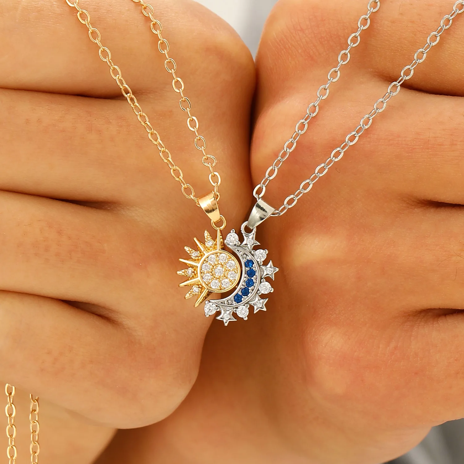 Magnetic Couple Matching Necklaces - ファッション光沢のあるラインストーン日月ペンダントネックレスレトロデザイン磁気カップルマッチングネックレス女性男性ジュエリーギフト
