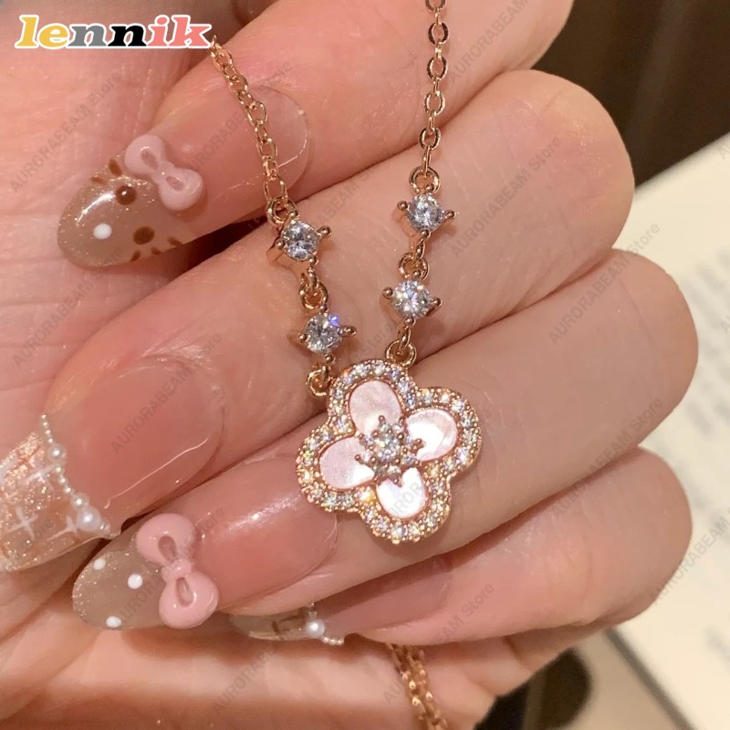 Layered Pendant Necklace Aesthetic - ピンクシェルネックレス、四つ葉のクローバーペンダント、18Kゴールドメッキレイヤリングチェーン、繊細な美的ジュエリー、女性のファッションギフト