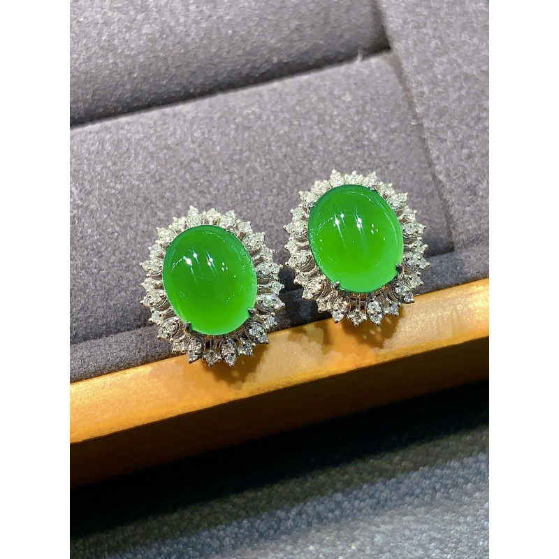 アイスタイプの陽気な緑色のジェダイトイヤリング、ミャンマー産 - Earrings のレビューと価格