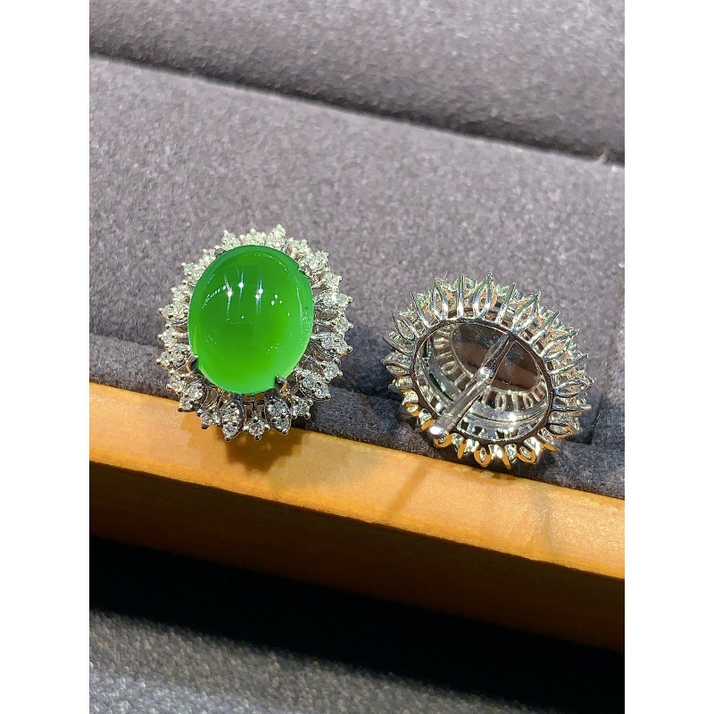 アイスタイプの陽気な緑色のジェダイトイヤリング、ミャンマー産 - Earrings のレビューと価格