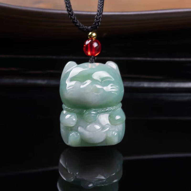 天然エメラルド翡翠の招き猫ペンダント ミャンマージェダイトネ - Necklaces のレビューと価格