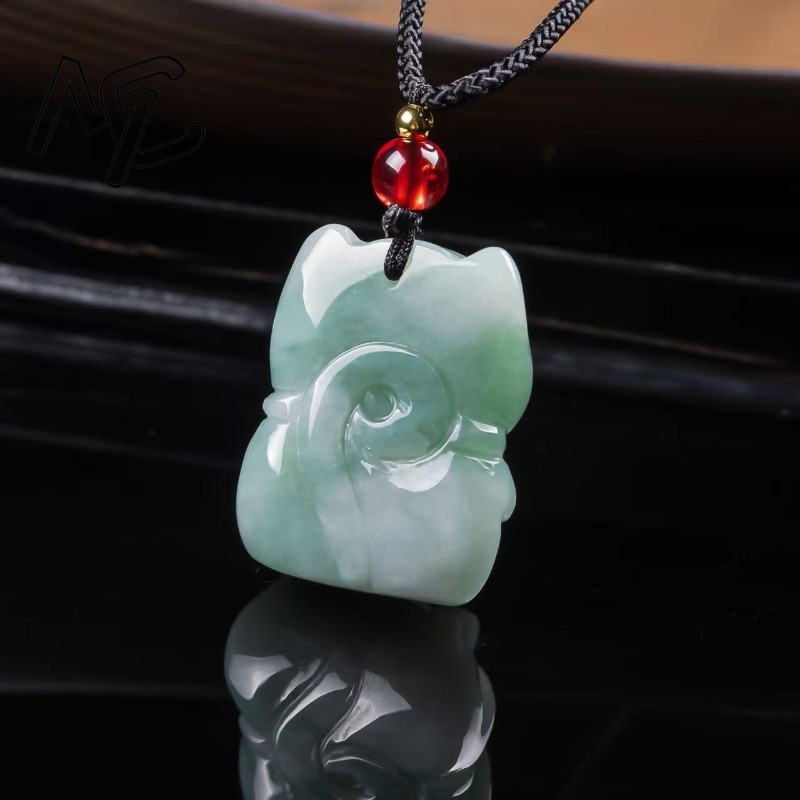 天然エメラルド翡翠の招き猫ペンダント ミャンマージェダイトネ - Necklaces のレビューと価格