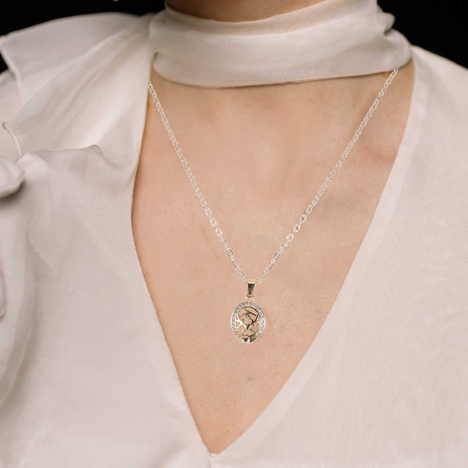 カップル向けの太陽と月のネックレスセット。磁石で留める留め具 - Magnetic Couple Matching Necklaces のレビューと価格