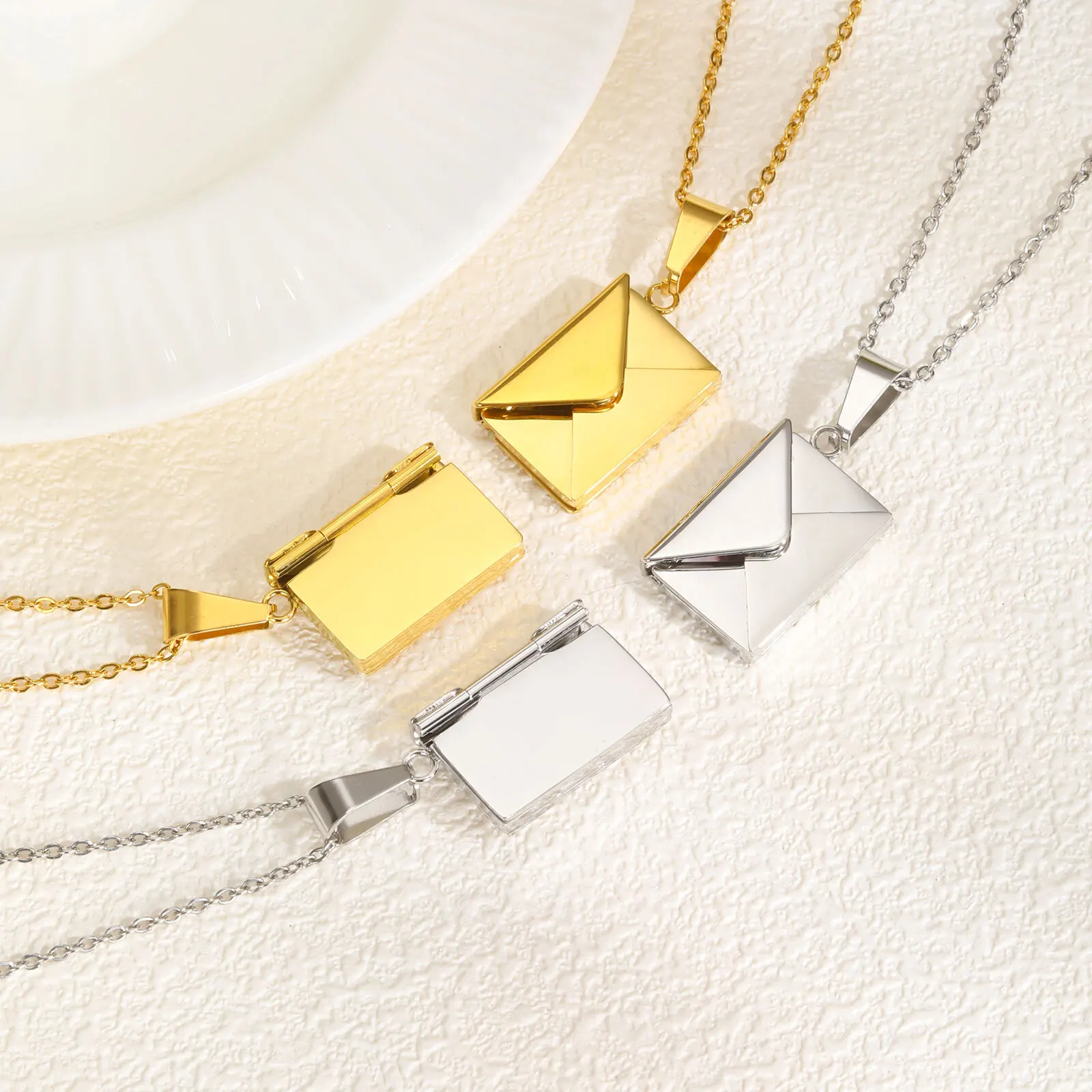 パーソナライズされた写真ロケットネックレス封筒ラブレター形状 - Custom Name Necklace Stainless Steel のレビューと価格
