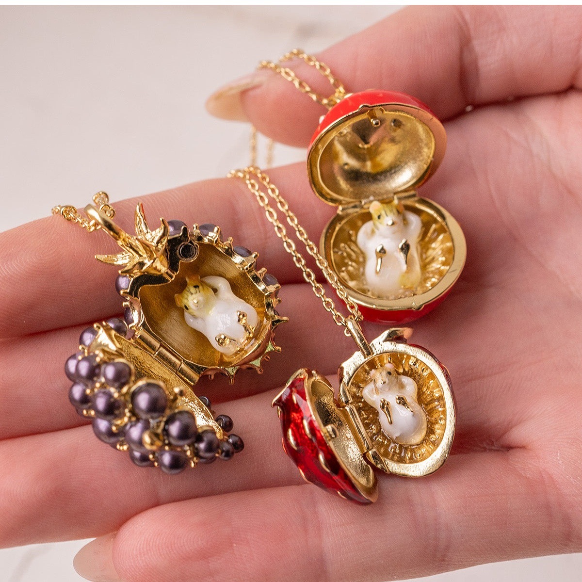 新しいフルーツイースターエッグネックレス、開閉式アニマルイー - Heart Locket Necklace Photo のレビューと価格