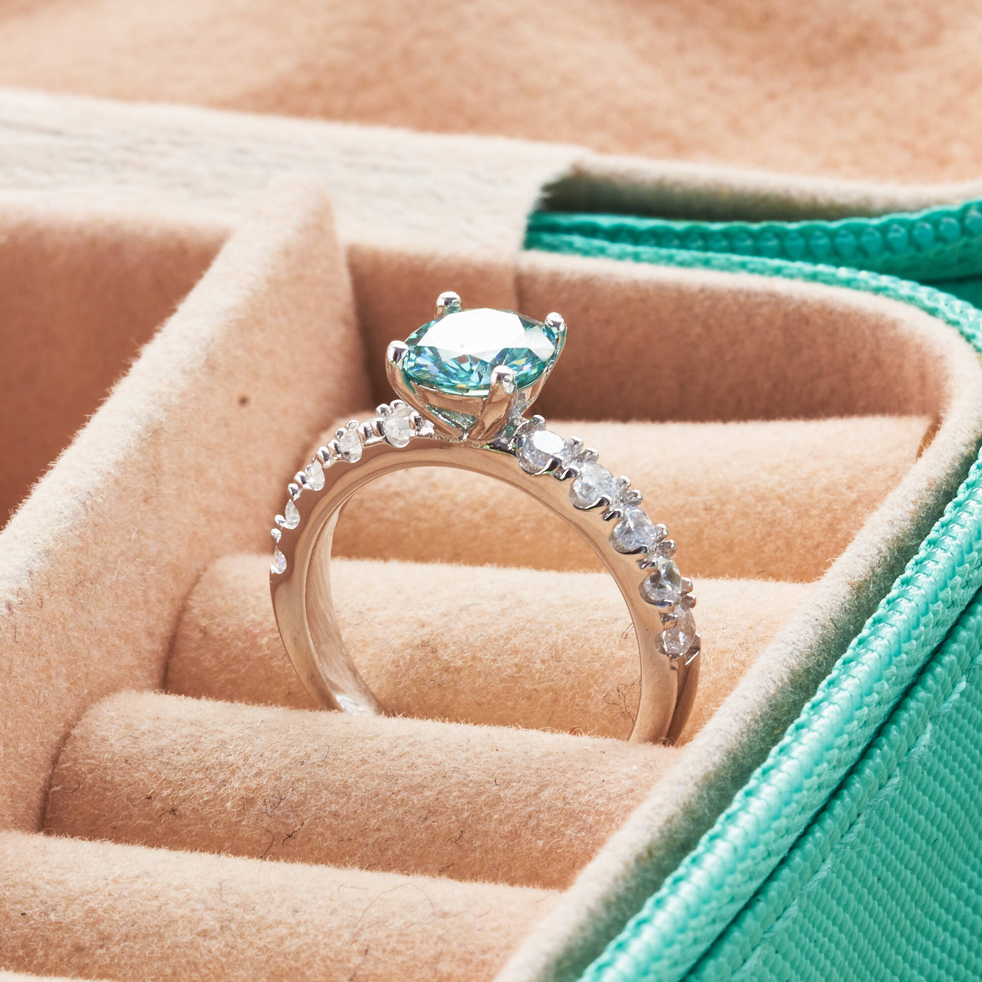 クラシック 1 カラット ブルーカラー モアッサナイト リン - Moissanite Engagement Ring 1 Carat のレビューと価格